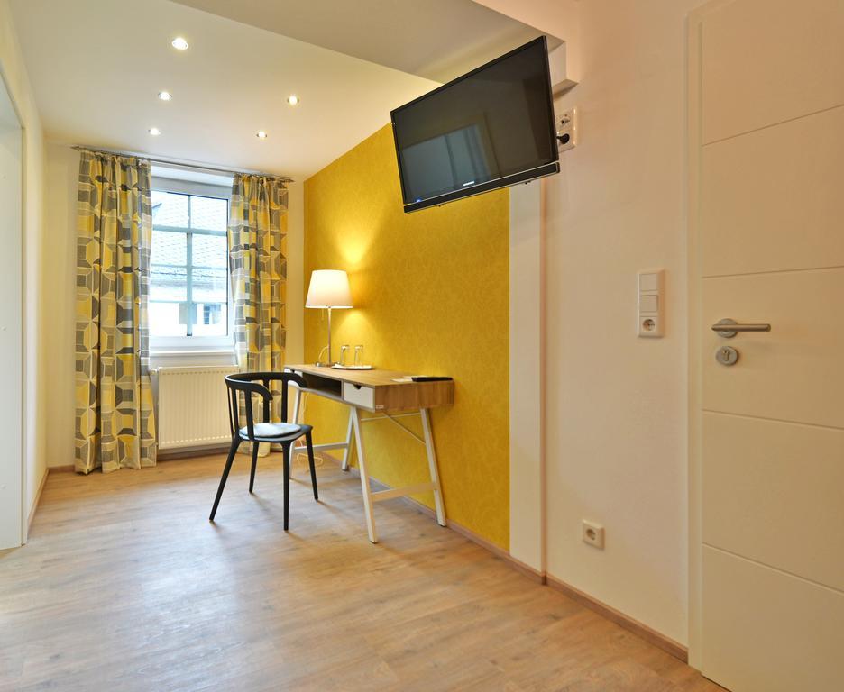 Hotel Zur Goldenen Sonne 우징겐 외부 사진