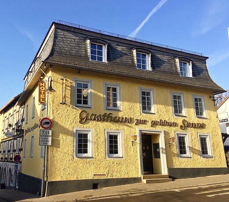 Hotel Zur Goldenen Sonne 우징겐 외부 사진