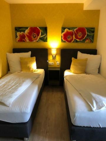 Hotel Zur Goldenen Sonne 우징겐 외부 사진