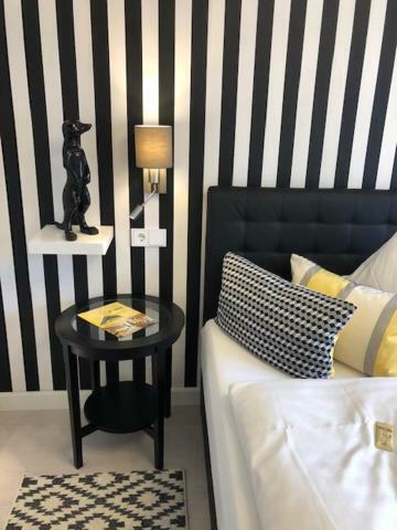 Hotel Zur Goldenen Sonne 우징겐 외부 사진